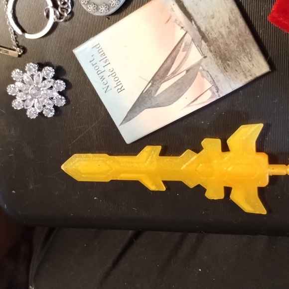 Grandma's a vintage junk drawer~pretty pretty things - Picture 8 of 8